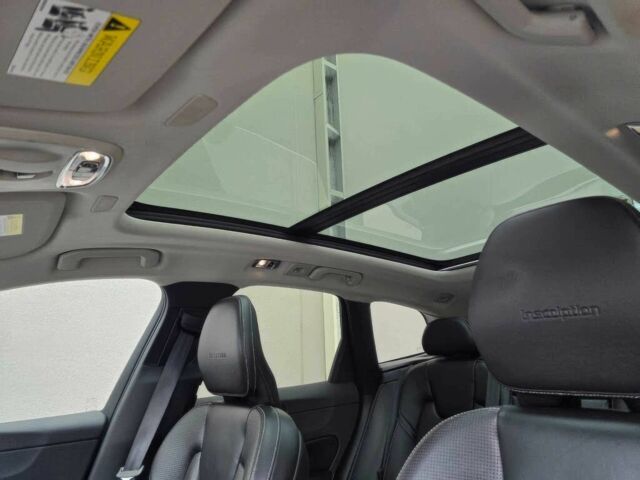 Чорний Вольво ХС60, об'ємом двигуна 2 л та пробігом 37 тис. км за 13400 $, фото 11 на Automoto.ua