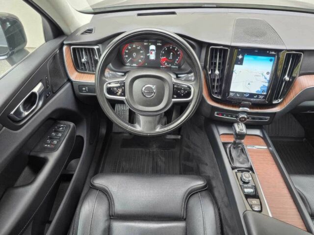 Чорний Вольво ХС60, об'ємом двигуна 2 л та пробігом 37 тис. км за 13400 $, фото 7 на Automoto.ua