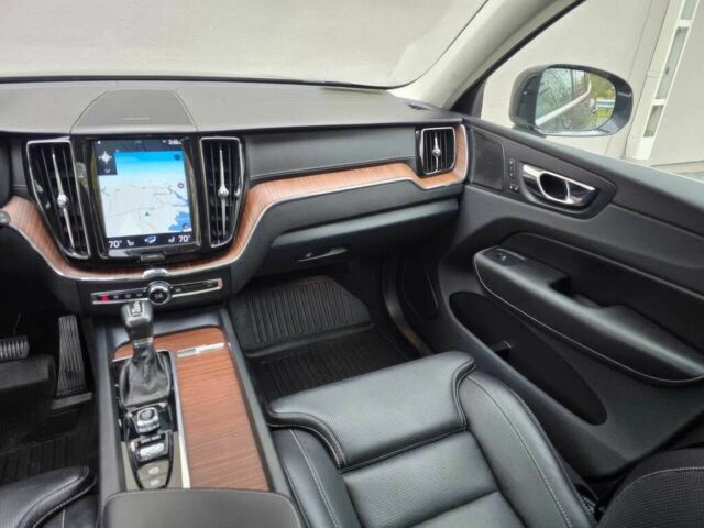 Чорний Вольво ХС60, об'ємом двигуна 2 л та пробігом 37 тис. км за 13400 $, фото 10 на Automoto.ua