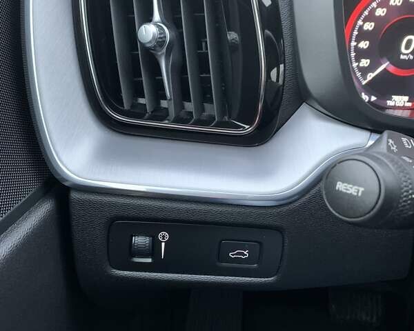 Черный Вольво ХС60, объемом двигателя 1.97 л и пробегом 78 тыс. км за 30000 $, фото 33 на Automoto.ua