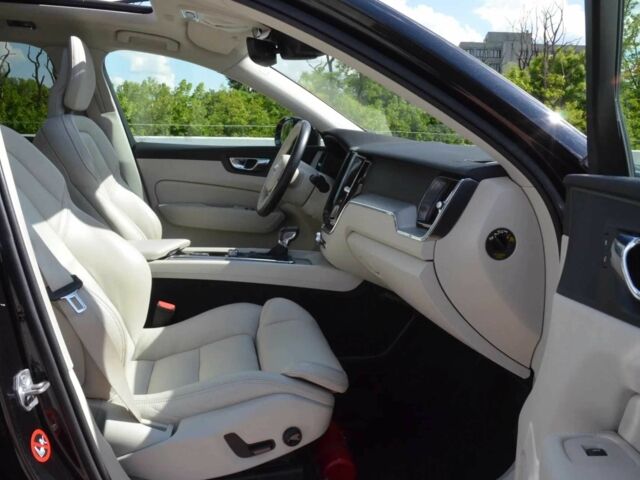 Черный Вольво ХС60, объемом двигателя 2 л и пробегом 87 тыс. км за 16000 $, фото 12 на Automoto.ua