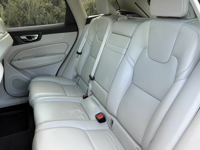 Черный Вольво ХС60, объемом двигателя 2 л и пробегом 30 тыс. км за 9900 $, фото 11 на Automoto.ua