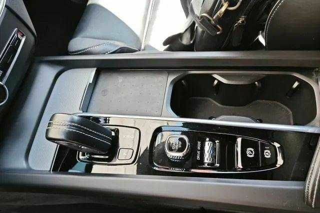 Черный Вольво ХС60, объемом двигателя 0 л и пробегом 78 тыс. км за 43000 $, фото 22 на Automoto.ua