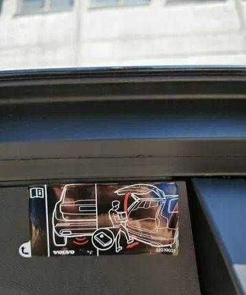 Черный Вольво ХС60, объемом двигателя 0 л и пробегом 78 тыс. км за 43000 $, фото 19 на Automoto.ua