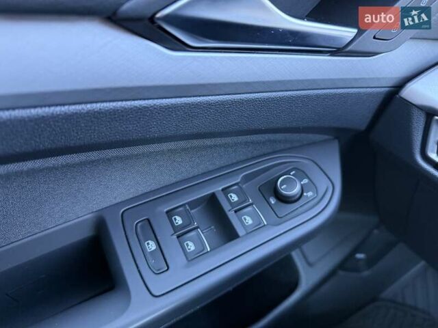 Чорний Вольво ХС60, об'ємом двигуна 2 л та пробігом 244 тис. км за 29700 $, фото 19 на Automoto.ua