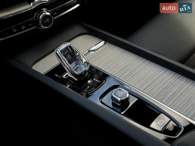 Черный Вольво ХС60, объемом двигателя 2 л и пробегом 34 тыс. км за 52700 $, фото 29 на Automoto.ua