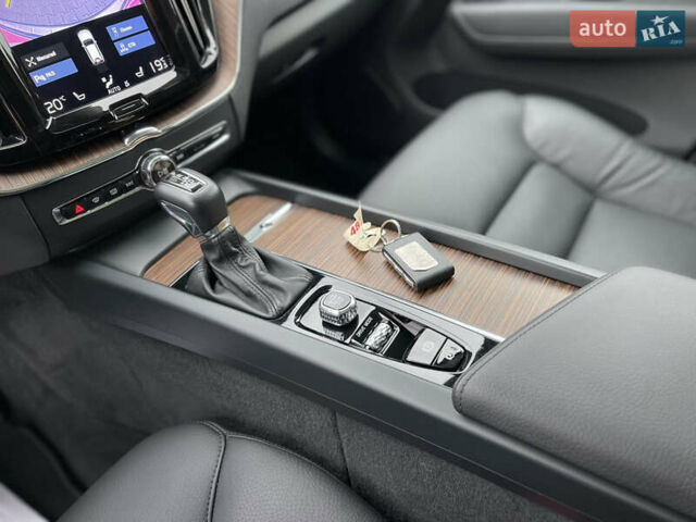 Вольво ХС60 2021 в Луцке на Automoto.ua Черный Вольво ХС60, объемом двигателя 2 л и пробегом 24 тыс. км за 35000 $, фото 35 на Automoto.ua