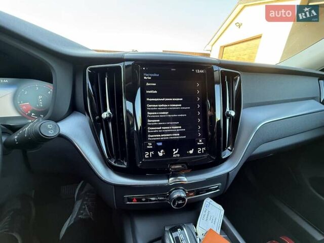 Чорний Вольво ХС60, об'ємом двигуна 2 л та пробігом 244 тис. км за 29700 $, фото 40 на Automoto.ua