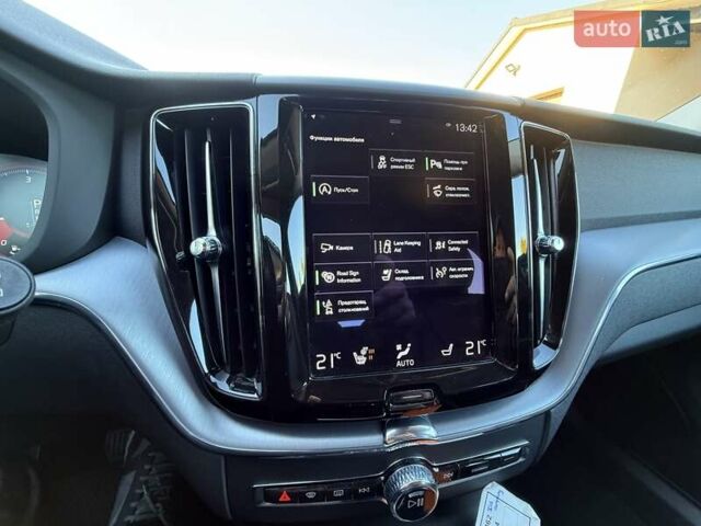 Чорний Вольво ХС60, об'ємом двигуна 2 л та пробігом 244 тис. км за 29700 $, фото 38 на Automoto.ua