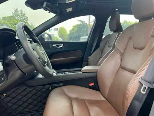 Черный Вольво ХС60, объемом двигателя 2 л и пробегом 70 тыс. км за 23000 $, фото 4 на Automoto.ua
