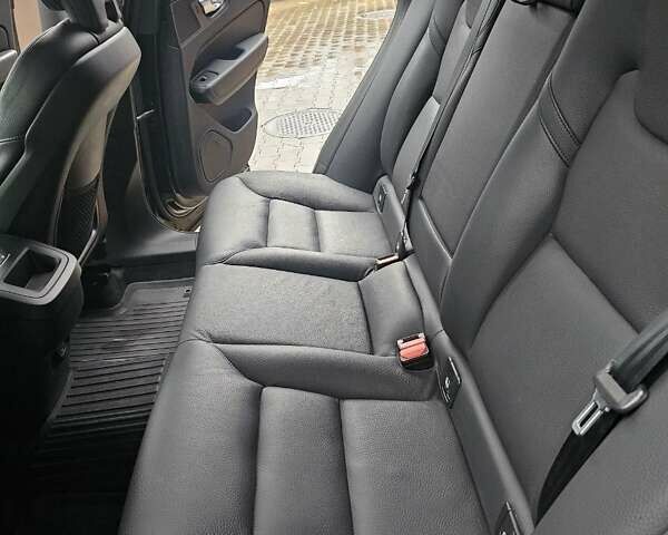 Черный Вольво ХС60, объемом двигателя 2 л и пробегом 35 тыс. км за 57000 $, фото 4 на Automoto.ua