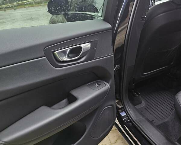 Черный Вольво ХС60, объемом двигателя 2 л и пробегом 35 тыс. км за 57000 $, фото 3 на Automoto.ua