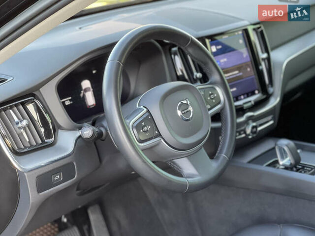 Вольво ХС60 2023 в Черновцах на Automoto.ua Черный Вольво ХС60, объемом двигателя 2 л и пробегом 29 тыс. км за 39000 $, фото 5 на Automoto.ua