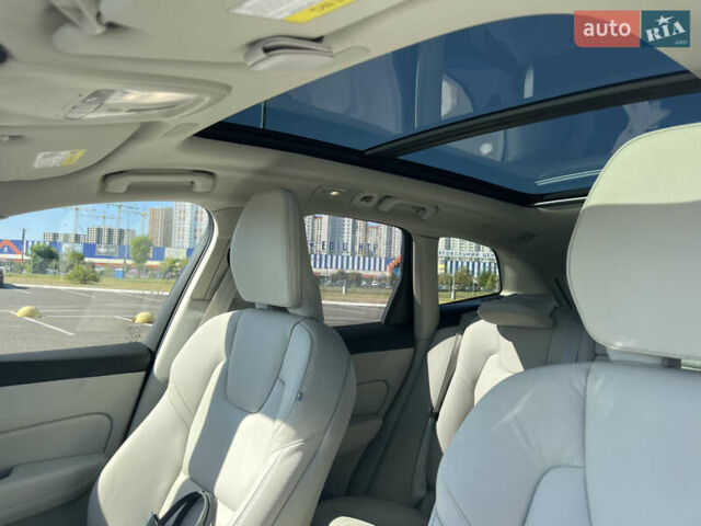 Вольво ХС60 2024 в Киеве на Automoto.ua Черный Вольво ХС60, объемом двигателя 2 л и пробегом 5 тыс. км за 57000 $, фото 20 на Automoto.ua