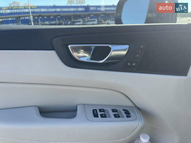 Вольво ХС60 2024 в Киеве на Automoto.ua Черный Вольво ХС60, объемом двигателя 2 л и пробегом 5 тыс. км за 57000 $, фото 17 на Automoto.ua