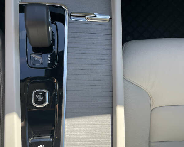 Вольво ХС60 2024 в Киеве на Automoto.ua Черный Вольво ХС60, объемом двигателя 2 л и пробегом 5 тыс. км за 57000 $, фото 28 на Automoto.ua