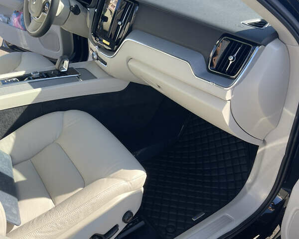 Вольво ХС60 2024 в Киеве на Automoto.ua Черный Вольво ХС60, объемом двигателя 2 л и пробегом 5 тыс. км за 57000 $, фото 24 на Automoto.ua