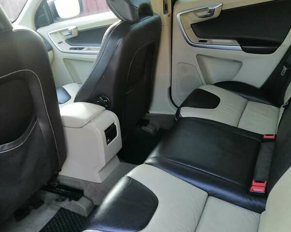 Коричневый Вольво ХС60, объемом двигателя 2.4 л и пробегом 208 тыс. км за 13500 $, фото 3 на Automoto.ua