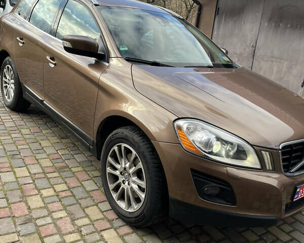 Коричневый Вольво ХС60, объемом двигателя 2.4 л и пробегом 197 тыс. км за 12777 $, фото 2 на Automoto.ua