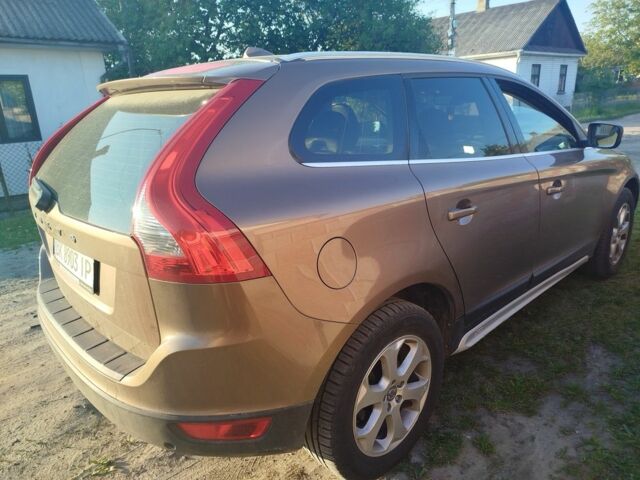 Коричневый Вольво ХС60, объемом двигателя 2.4 л и пробегом 390 тыс. км за 7500 $, фото 3 на Automoto.ua