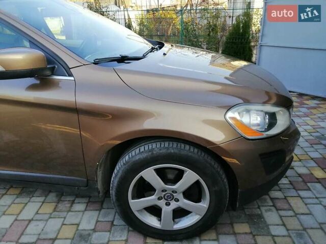 Коричневый Вольво ХС60, объемом двигателя 2.4 л и пробегом 208 тыс. км за 13500 $, фото 2 на Automoto.ua