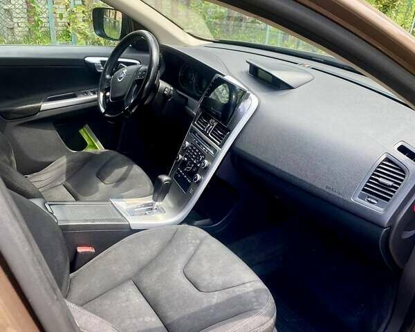 Коричневий Вольво ХС60, об'ємом двигуна 2.4 л та пробігом 325 тис. км за 10999 $, фото 10 на Automoto.ua