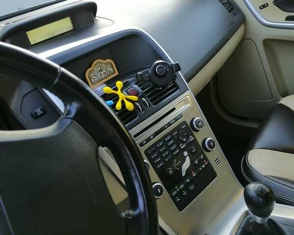 Коричневый Вольво ХС60, объемом двигателя 2.4 л и пробегом 208 тыс. км за 13500 $, фото 4 на Automoto.ua