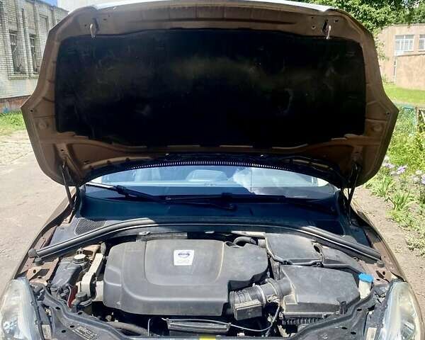 Коричневий Вольво ХС60, об'ємом двигуна 2.4 л та пробігом 325 тис. км за 10999 $, фото 7 на Automoto.ua