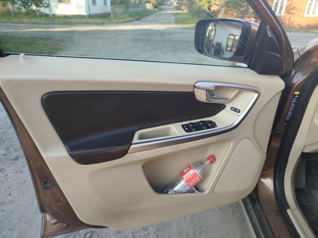 Коричневый Вольво ХС60, объемом двигателя 2.4 л и пробегом 390 тыс. км за 7500 $, фото 4 на Automoto.ua