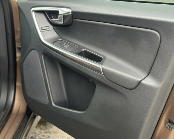 Коричневый Вольво ХС60, объемом двигателя 2.4 л и пробегом 302 тыс. км за 12900 $, фото 19 на Automoto.ua