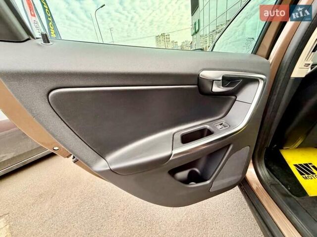 Вольво ХС60 2012 в Киеве на Automoto.ua Коричневый Вольво ХС60, объемом двигателя 2.4 л и пробегом 139 тыс. км за 15200 $, фото 37 на Automoto.ua