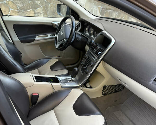 Коричневий Вольво ХС60, об'ємом двигуна 2.4 л та пробігом 273 тис. км за 15000 $, фото 16 на Automoto.ua