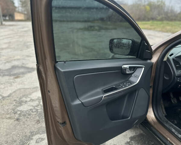 Коричневый Вольво ХС60, объемом двигателя 2.4 л и пробегом 302 тыс. км за 12900 $, фото 25 на Automoto.ua