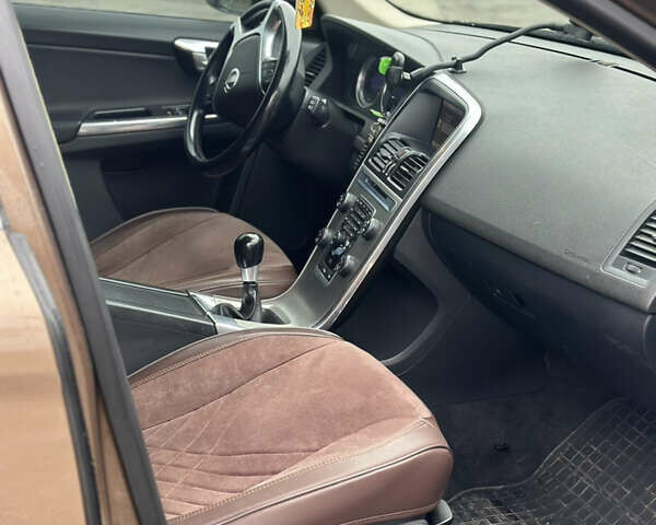 Коричневый Вольво ХС60, объемом двигателя 2.4 л и пробегом 302 тыс. км за 12900 $, фото 18 на Automoto.ua