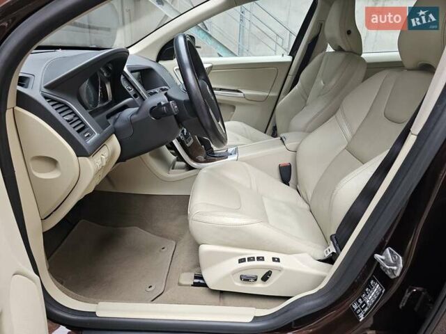 Вольво ХС60 2013 у Києві на Automoto.ua Коричневий Вольво ХС60, об'ємом двигуна 2.4 л та пробігом 117 тис. км за 21999 $, фото 31 на Automoto.ua