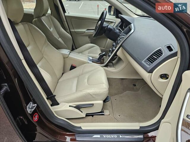 Вольво ХС60 2013 у Києві на Automoto.ua Коричневий Вольво ХС60, об'ємом двигуна 2.4 л та пробігом 117 тис. км за 21999 $, фото 55 на Automoto.ua