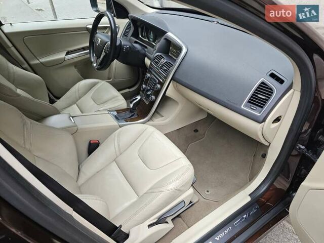 Вольво ХС60 2013 у Києві на Automoto.ua Коричневий Вольво ХС60, об'ємом двигуна 2.4 л та пробігом 117 тис. км за 21999 $, фото 56 на Automoto.ua