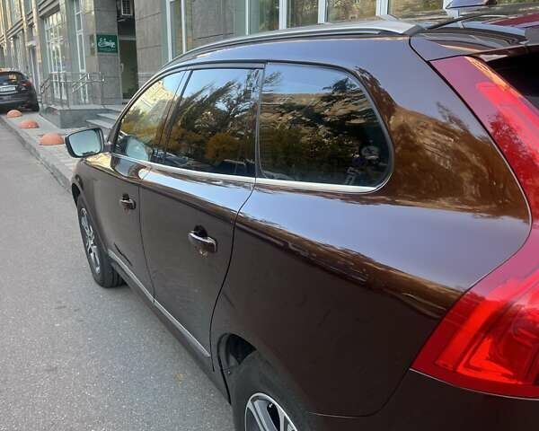 Коричневый Вольво ХС60, объемом двигателя 2.4 л и пробегом 287 тыс. км за 18000 $, фото 3 на Automoto.ua