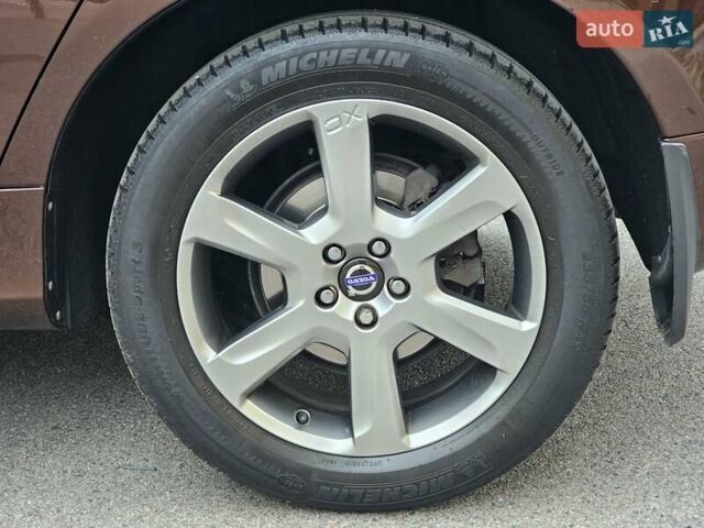 Вольво ХС60 2013 у Києві на Automoto.ua Коричневий Вольво ХС60, об'ємом двигуна 2.4 л та пробігом 117 тис. км за 21999 $, фото 13 на Automoto.ua