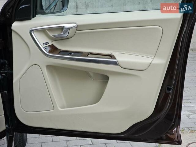 Вольво ХС60 2013 у Києві на Automoto.ua Коричневий Вольво ХС60, об'ємом двигуна 2.4 л та пробігом 117 тис. км за 21999 $, фото 54 на Automoto.ua