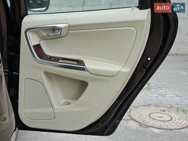 Вольво ХС60 2013 у Києві на Automoto.ua Коричневий Вольво ХС60, об'ємом двигуна 2.4 л та пробігом 117 тис. км за 21999 $, фото 58 на Automoto.ua