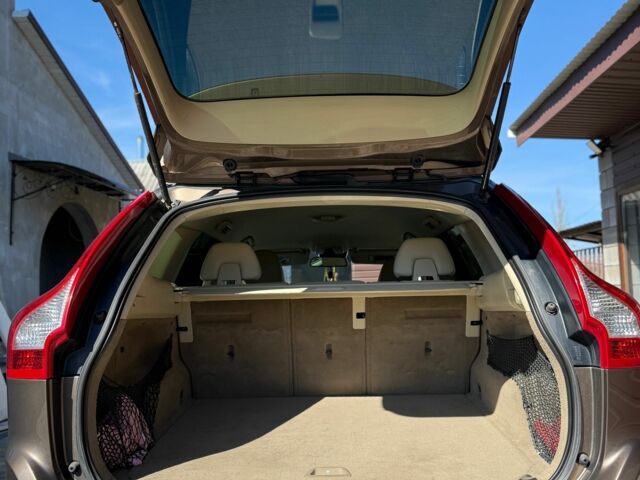 Коричневий Вольво ХС60, об'ємом двигуна 2.4 л та пробігом 310 тис. км за 18000 $, фото 17 на Automoto.ua