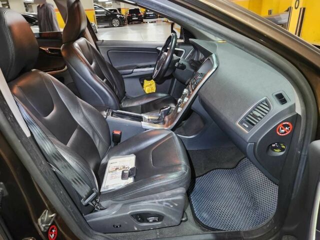 Коричневый Вольво ХС60, объемом двигателя 2 л и пробегом 96 тыс. км за 8095 $, фото 6 на Automoto.ua