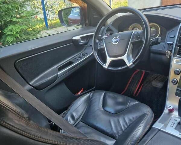 Красный Вольво ХС60, объемом двигателя 2.4 л и пробегом 320 тыс. км за 12600 $, фото 4 на Automoto.ua