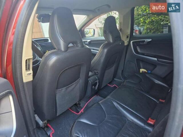 Красный Вольво ХС60, объемом двигателя 2.4 л и пробегом 320 тыс. км за 12600 $, фото 2 на Automoto.ua