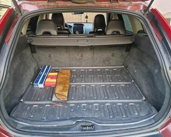 Красный Вольво ХС60, объемом двигателя 2.4 л и пробегом 320 тыс. км за 12600 $, фото 14 на Automoto.ua