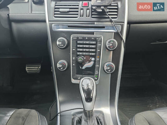 Красный Вольво ХС60, объемом двигателя 2.4 л и пробегом 345 тыс. км за 18500 $, фото 24 на Automoto.ua