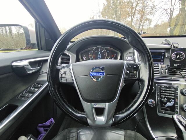 Красный Вольво ХС60, объемом двигателя 2.4 л и пробегом 345 тыс. км за 18500 $, фото 15 на Automoto.ua