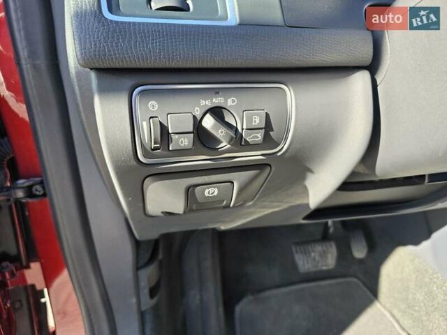 Червоний Вольво ХС60, об'ємом двигуна 2.4 л та пробігом 212 тис. км за 23000 $, фото 21 на Automoto.ua