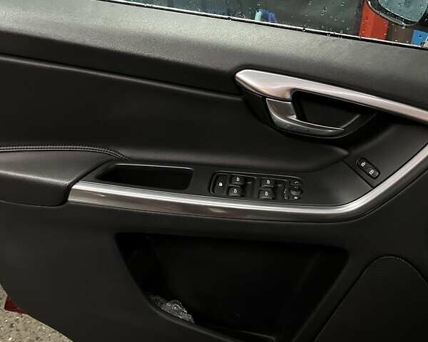 Красный Вольво ХС60, объемом двигателя 1.97 л и пробегом 156 тыс. км за 18250 $, фото 8 на Automoto.ua